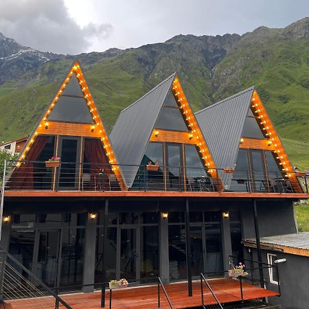 Pyramid Kazbegi Hotel Екстериор снимка