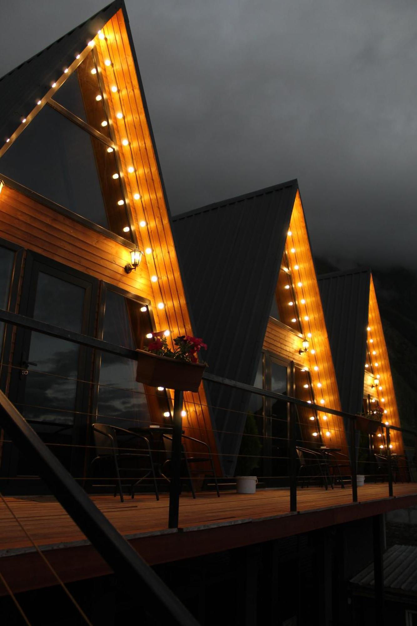 Pyramid Kazbegi Hotel Екстериор снимка