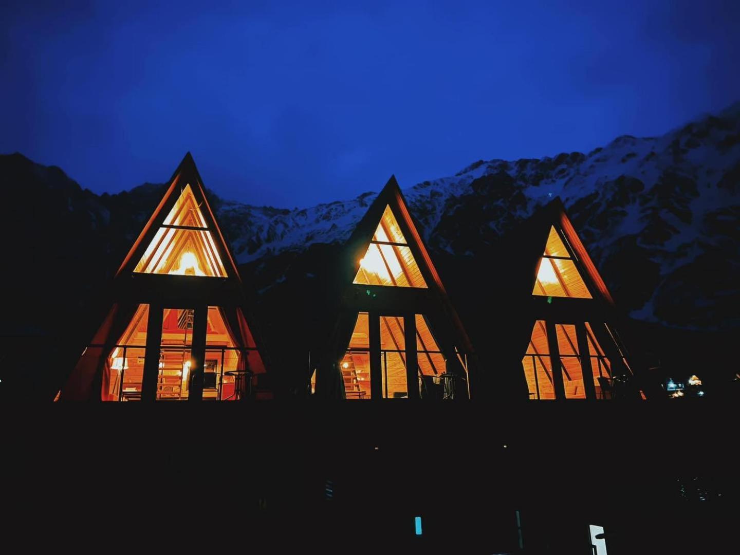 Pyramid Kazbegi Hotel Екстериор снимка
