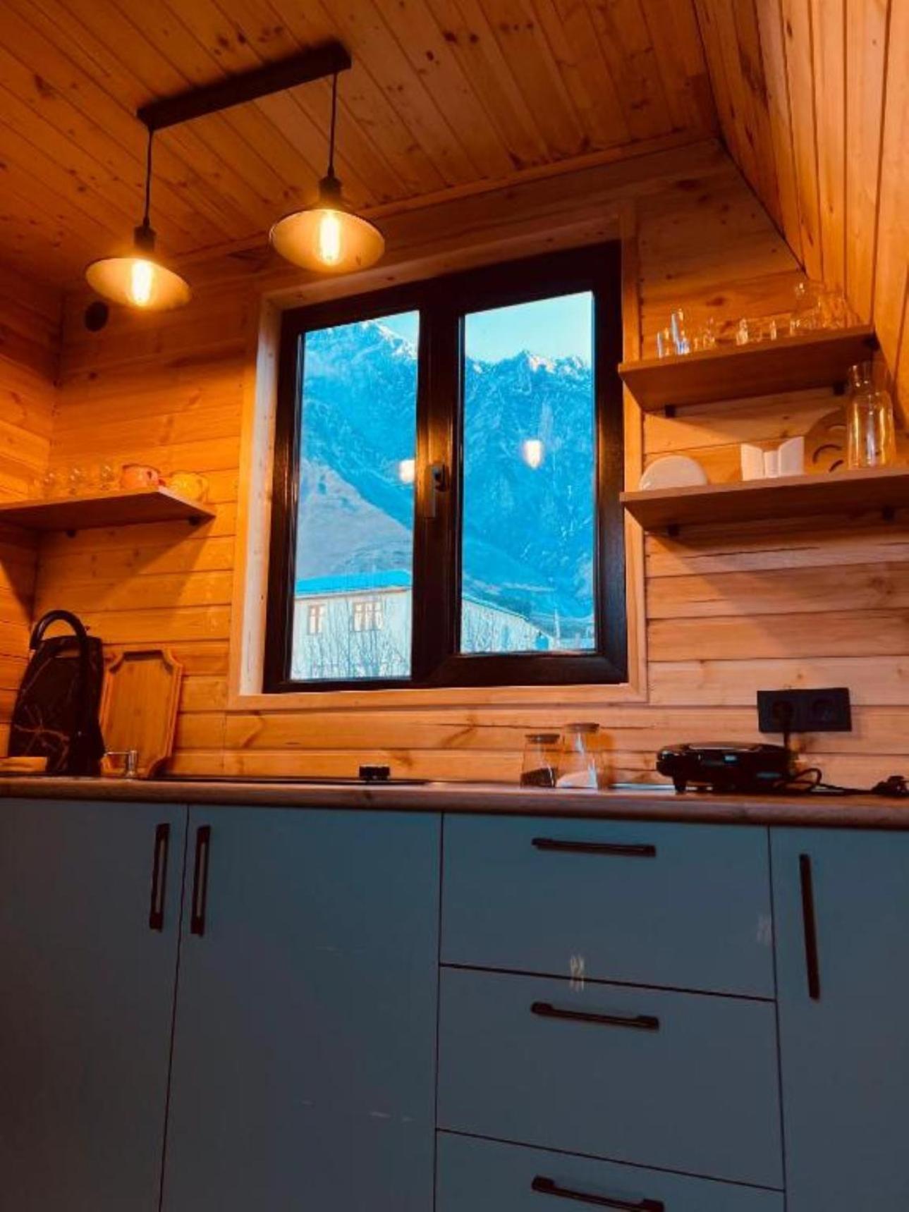 Pyramid Kazbegi Hotel Екстериор снимка