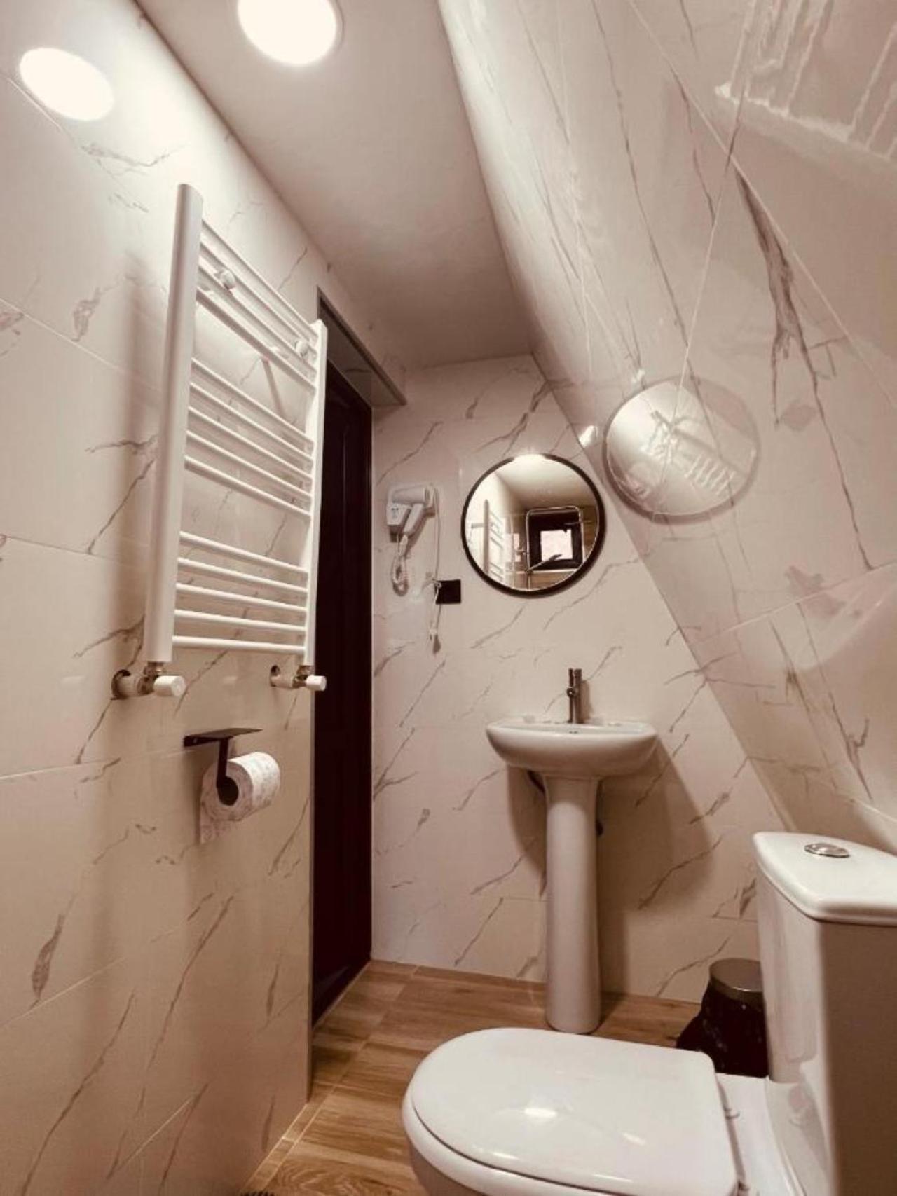 Pyramid Kazbegi Hotel Екстериор снимка