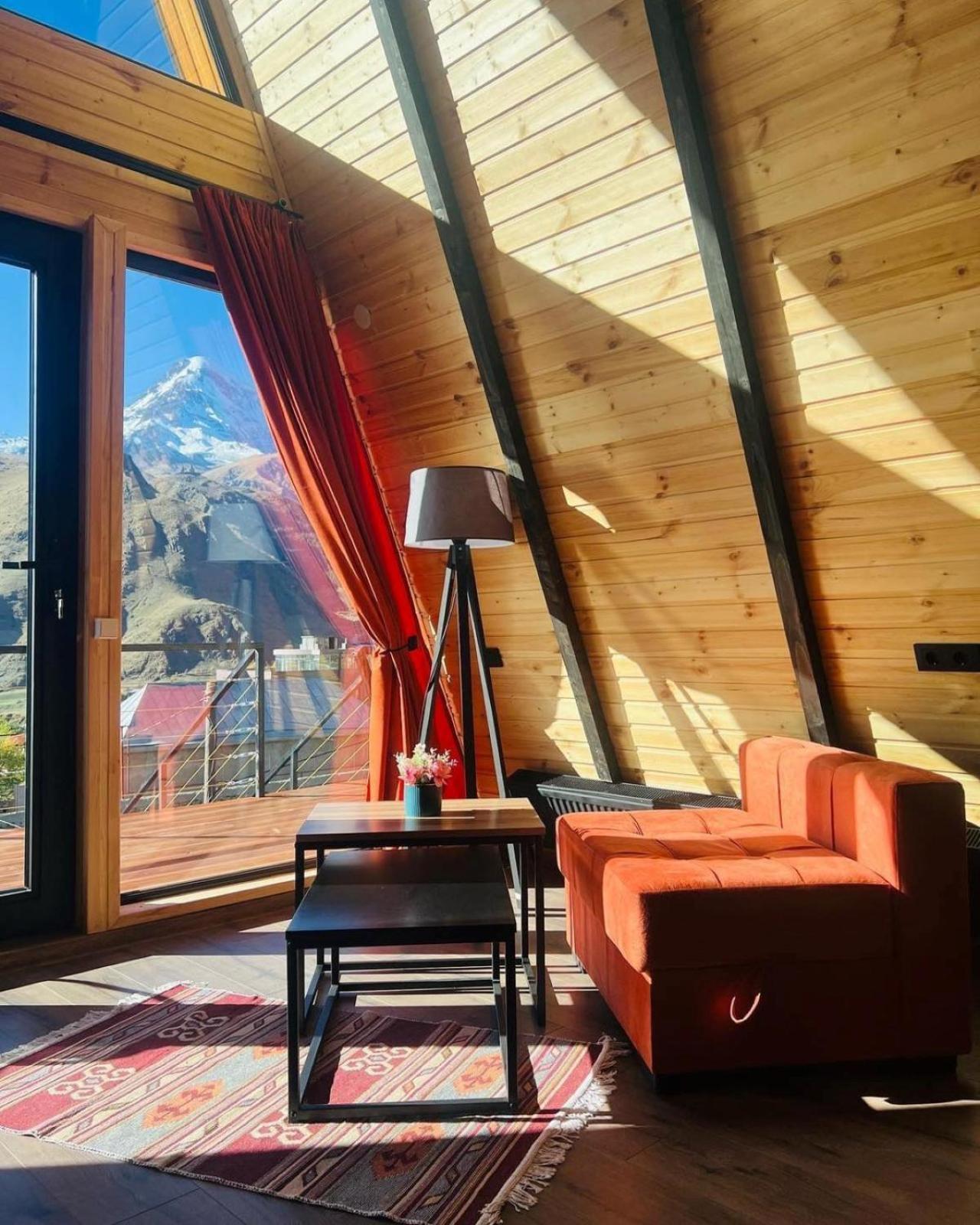 Pyramid Kazbegi Hotel Екстериор снимка