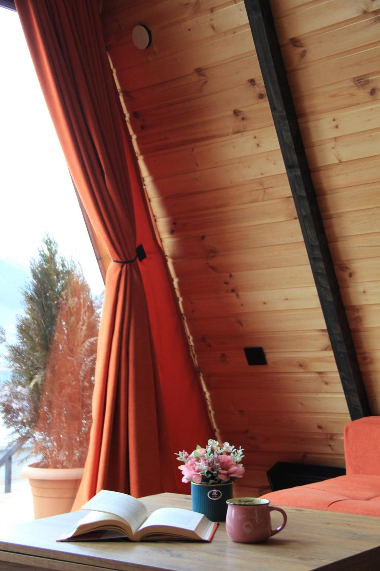Pyramid Kazbegi Hotel Екстериор снимка