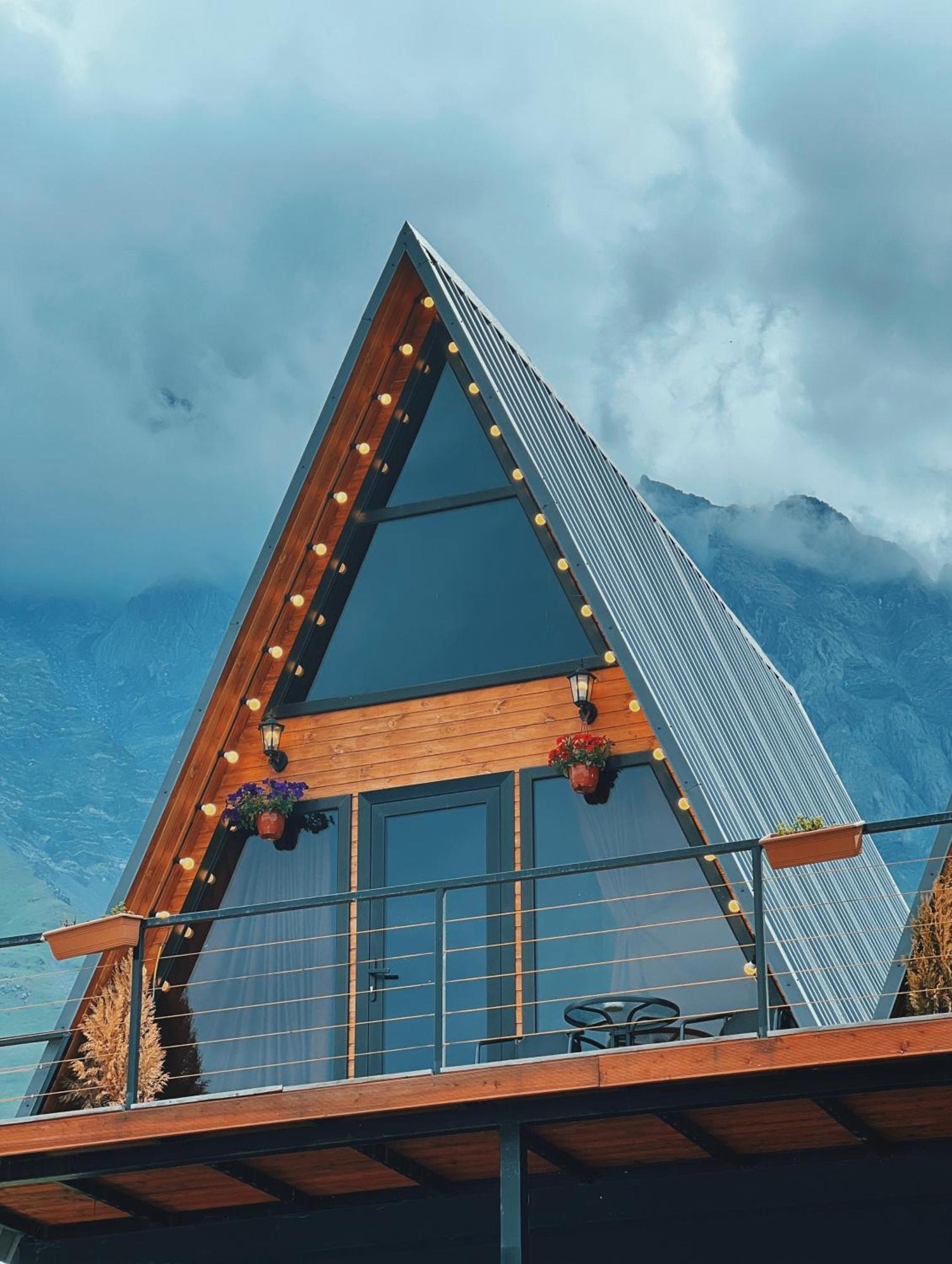 Pyramid Kazbegi Hotel Екстериор снимка