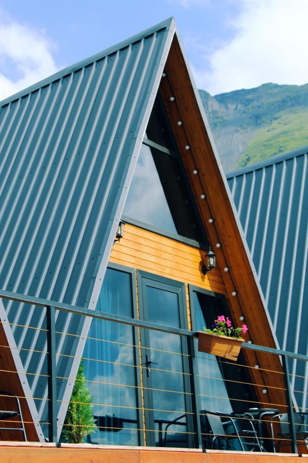 Pyramid Kazbegi Hotel Екстериор снимка